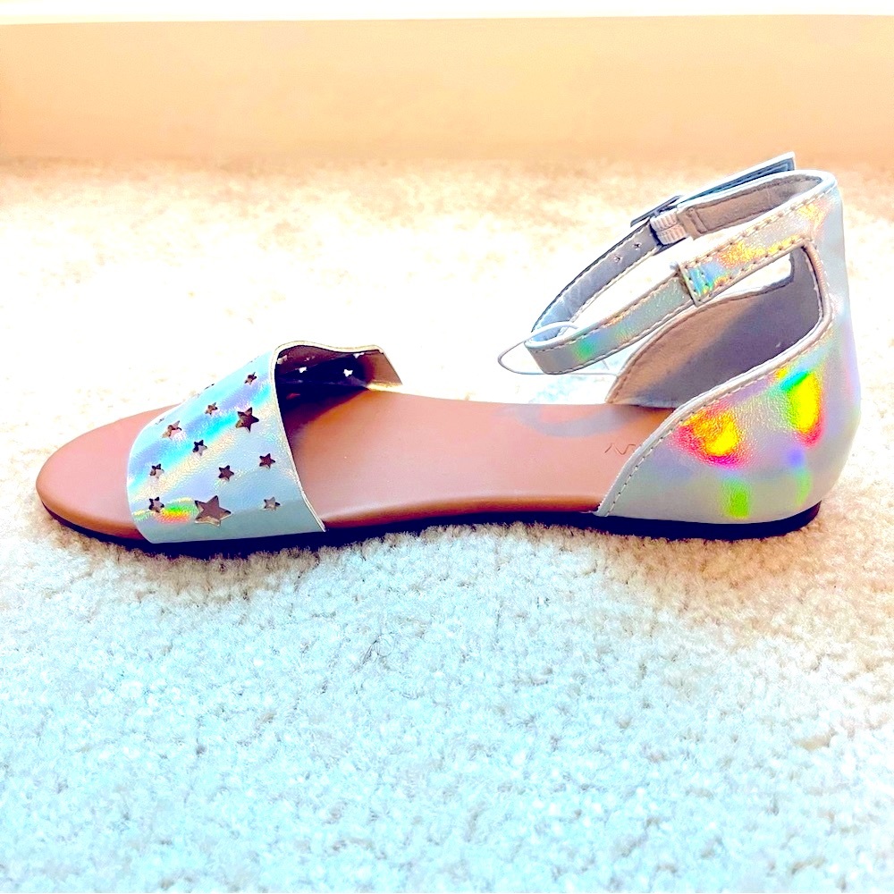 NWT OLD NAVY Girls Star Cutout Sandals Silver Metallic Ankle Strap Sz 3